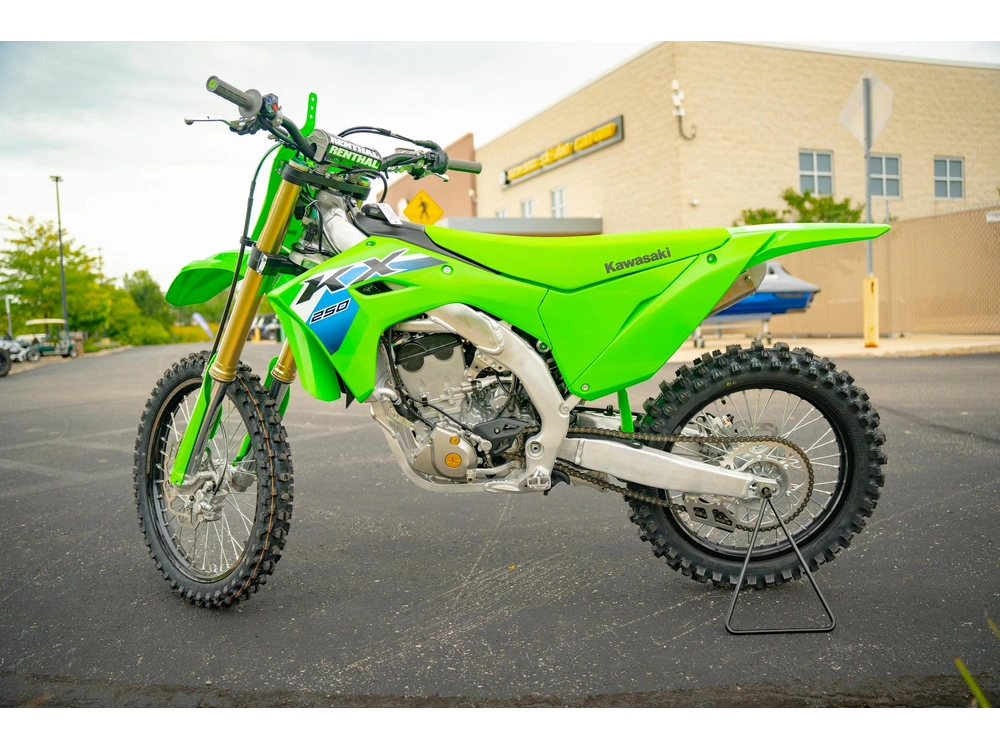 2026 Kawasaki Kx™250 alt