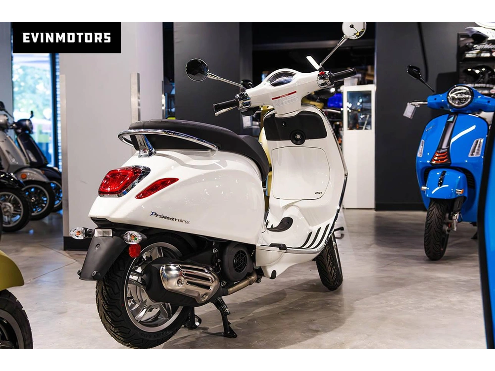 2025 Vespa Primavera 150