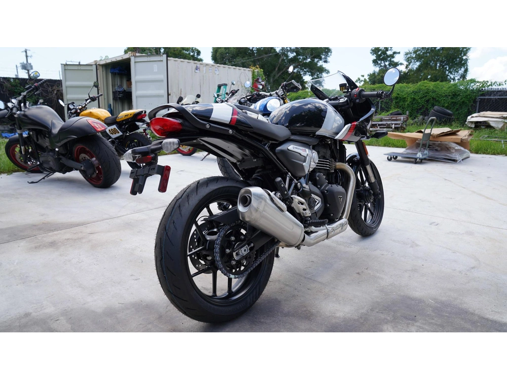 2026 Triumph Thruxton 400 alt