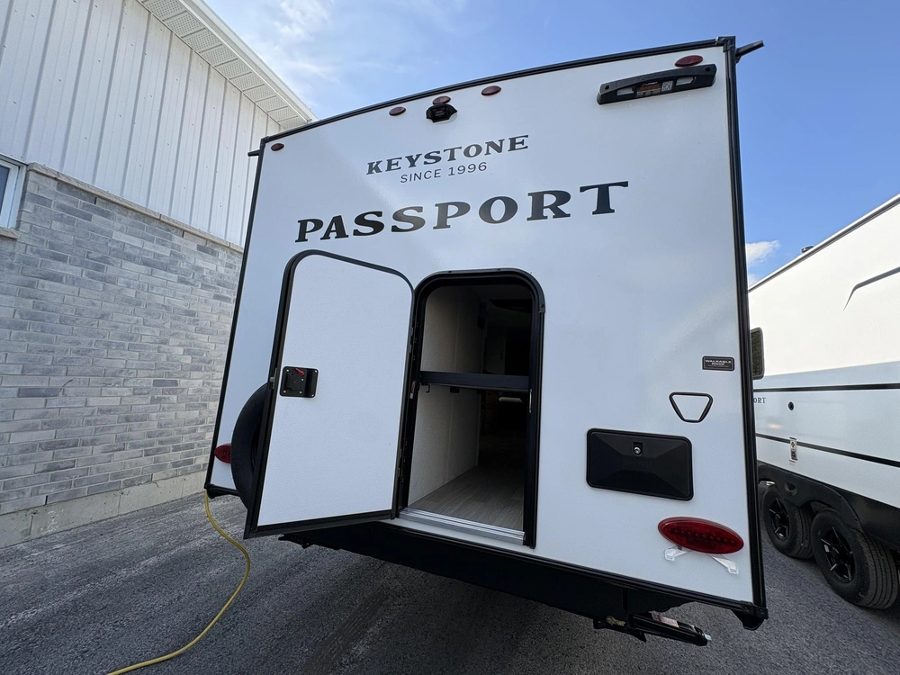 Passport 214bh 2027 alt