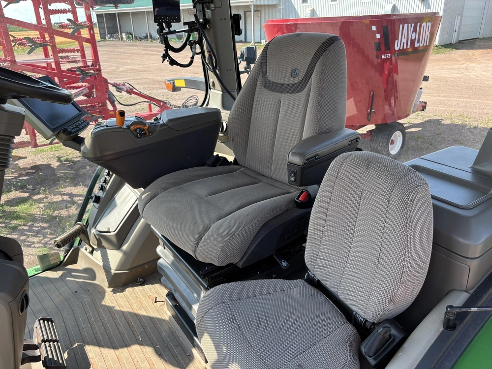 2023 John Deere 7r 210