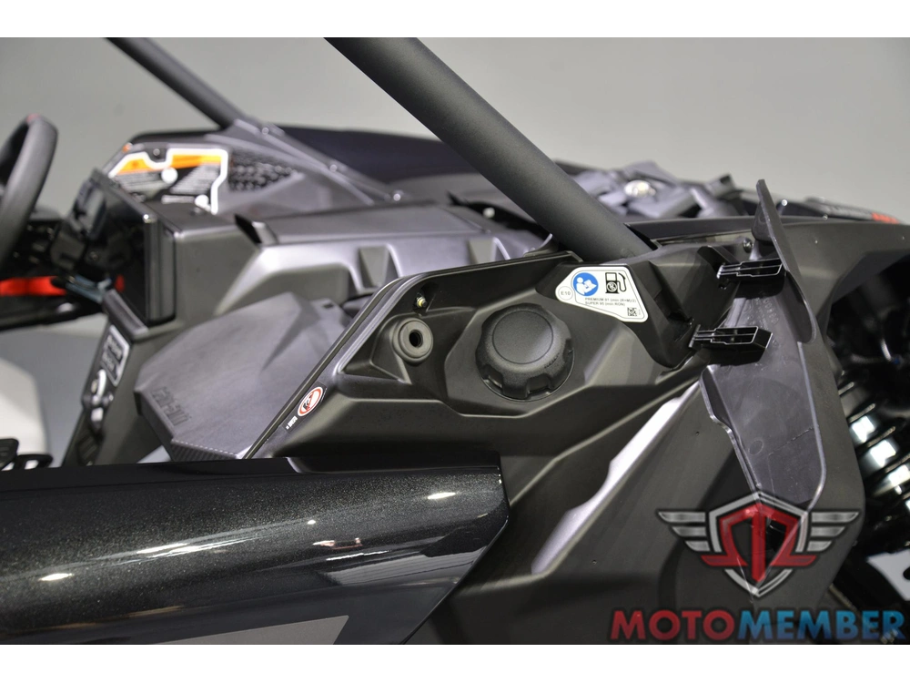 2026 Can-am Maverick X3 X Rs Turbo Rr Triple Black_10.25 In Infotainment