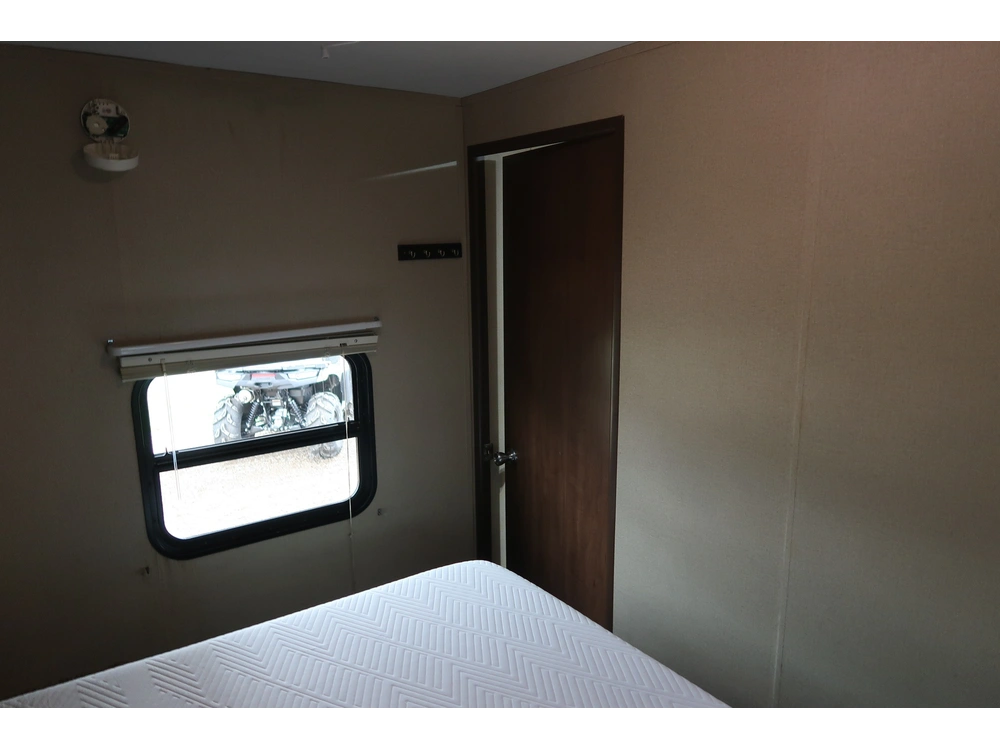 2015 Dutchmen Aspen Trail 2710bh alt