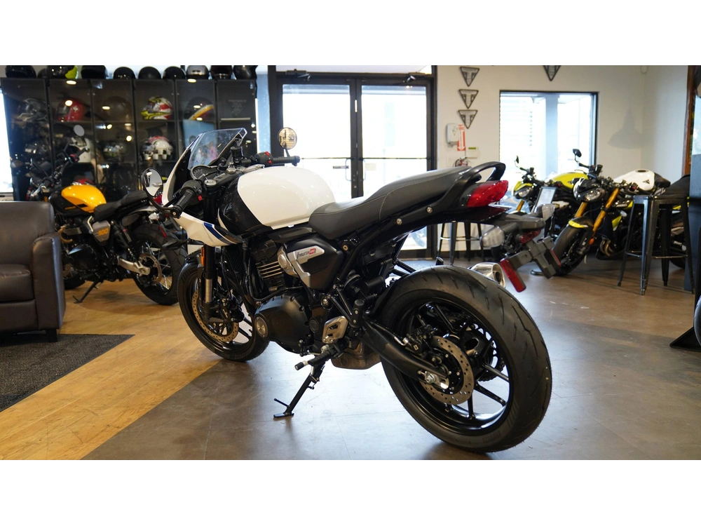 2026 Triumph Thruxton 400 alt