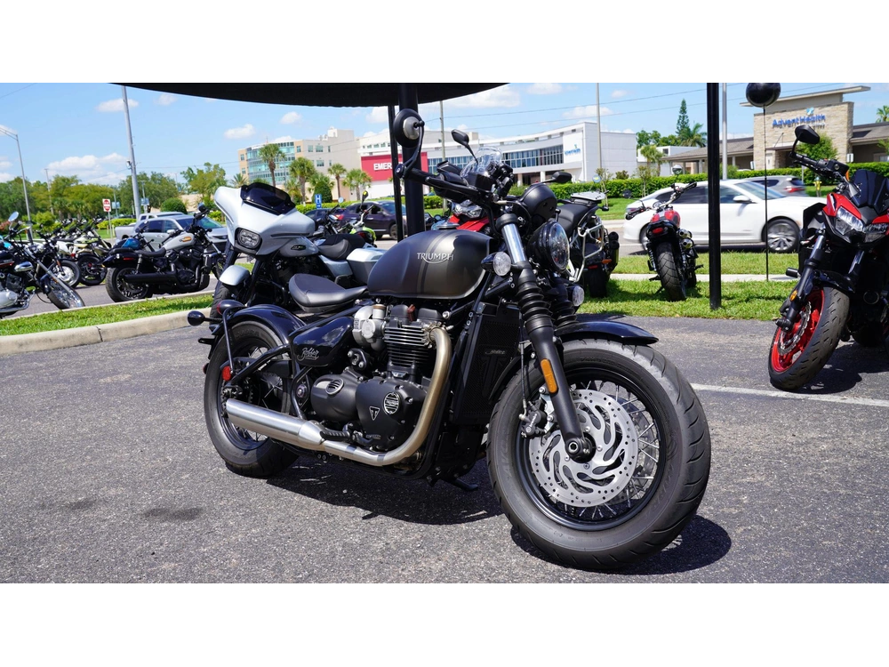 2022 Triumph Bonneville Bobber alt