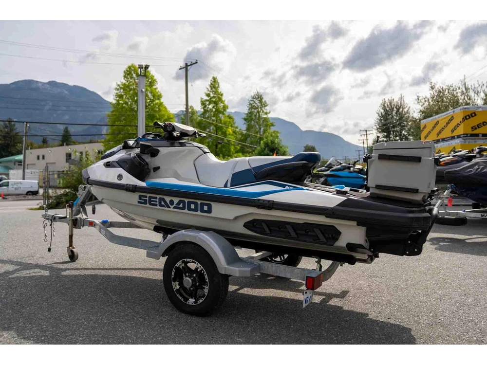 2023 Sea-doo Fishpro Sport 170 With Audio (white/blue) alt