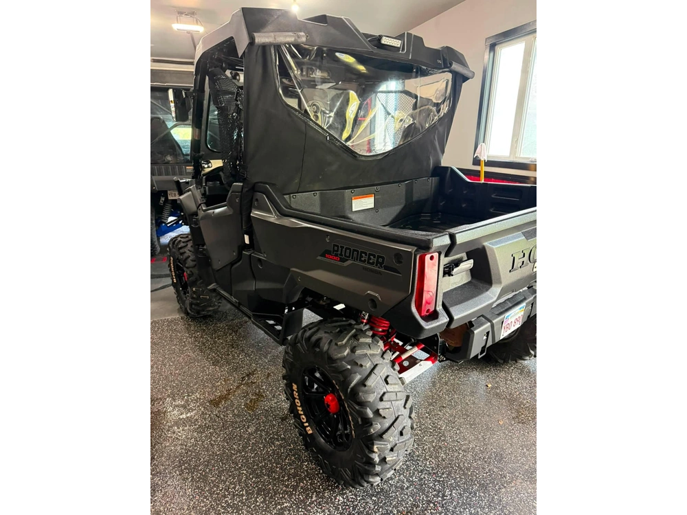 Honda Pioneer 1000-3 2017 alt