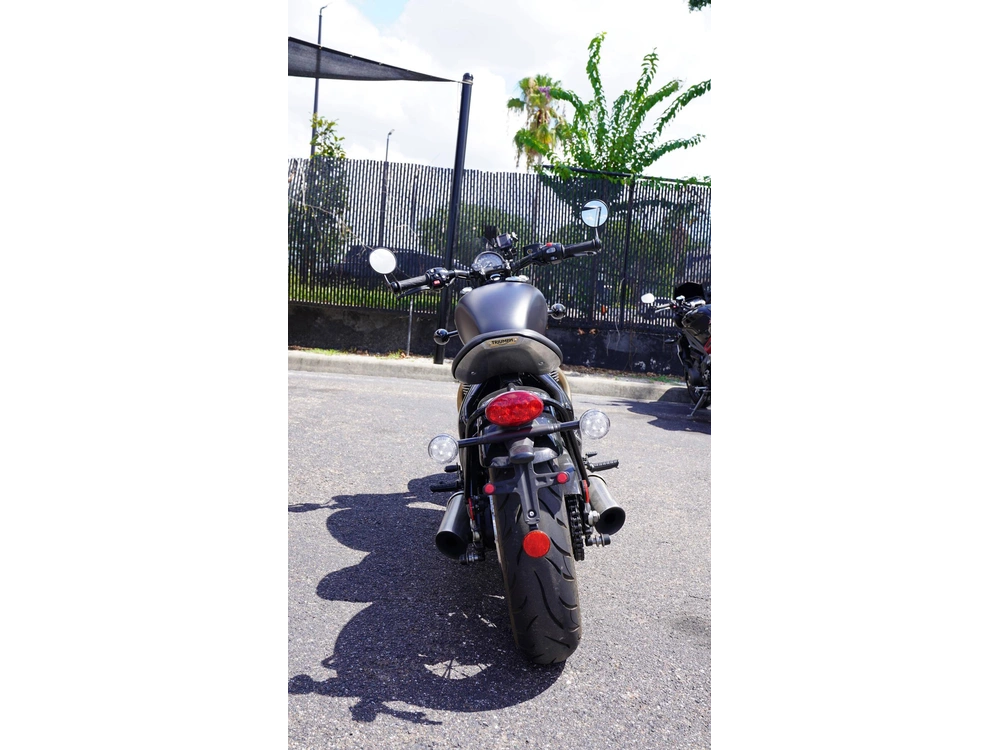 2022 Triumph Bonneville Bobber alt