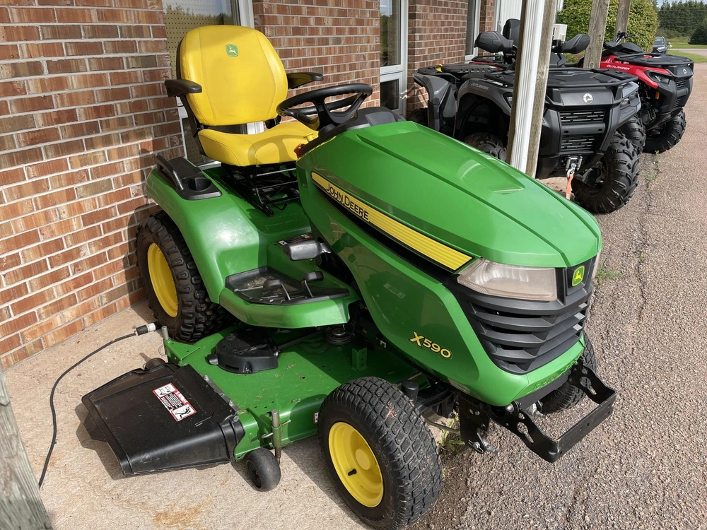 2024 John Deere X590 alt
