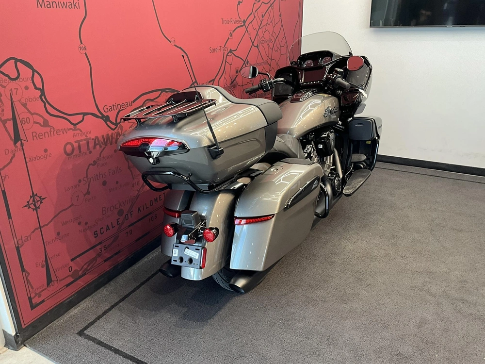 2026 Indian Motorcycle Pursuit Dark Horse + 112 & Powerband Audio Package alt
