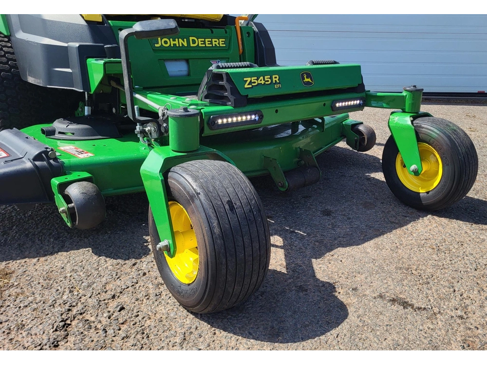 2024 John Deere Z545r alt