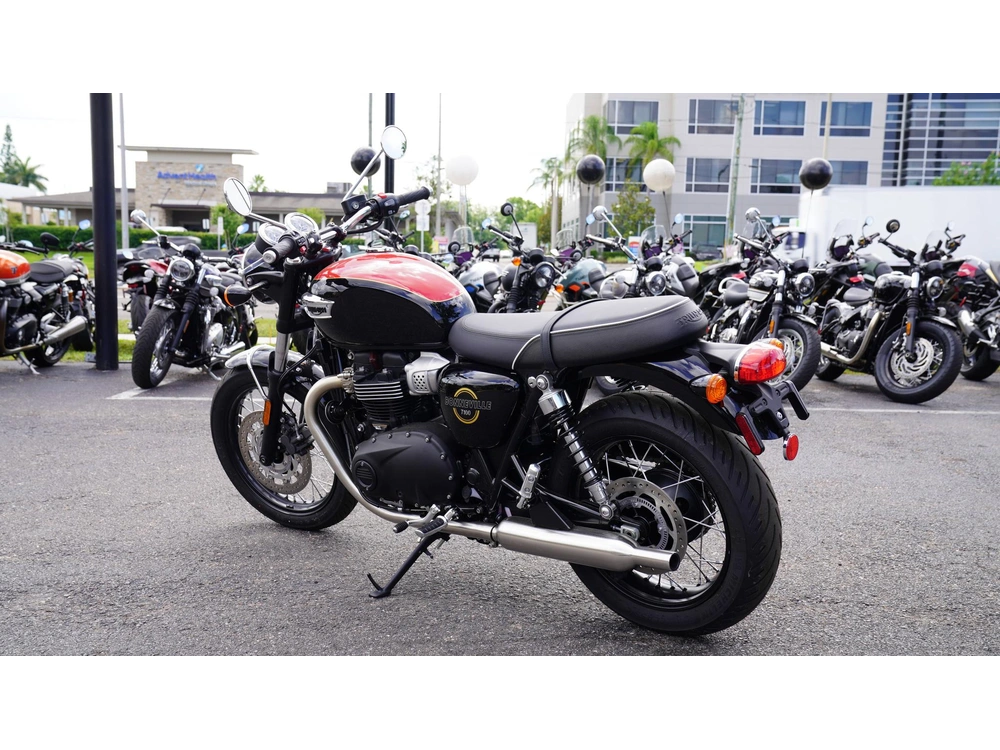 2026 Triumph Bonneville T100 alt