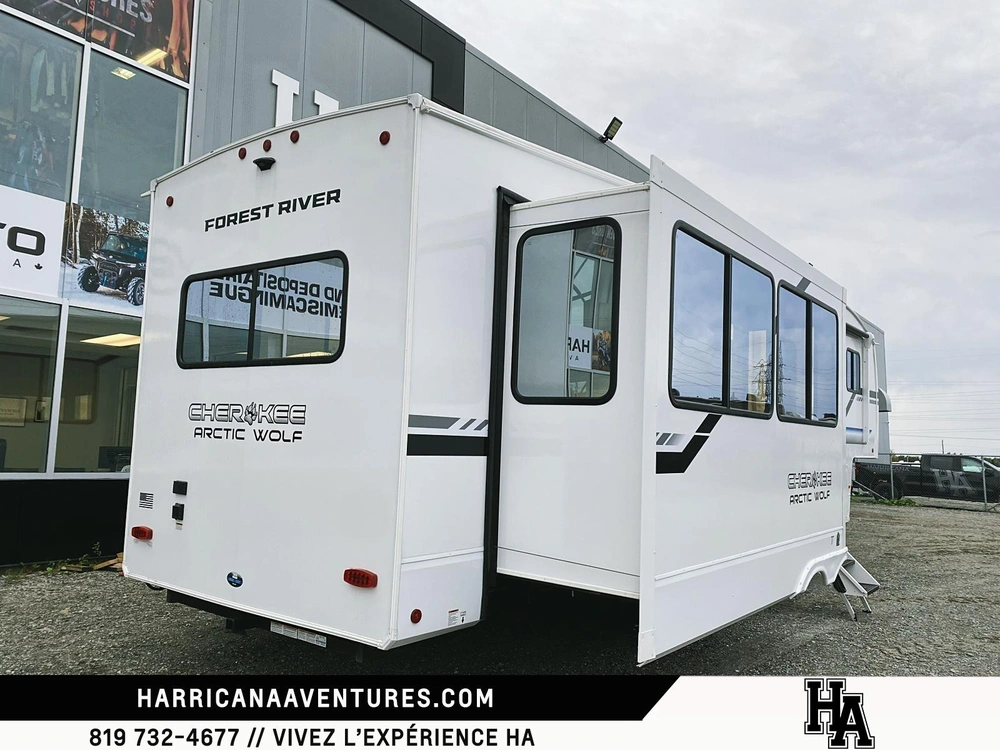 Arctic Wolf 289pano 2026