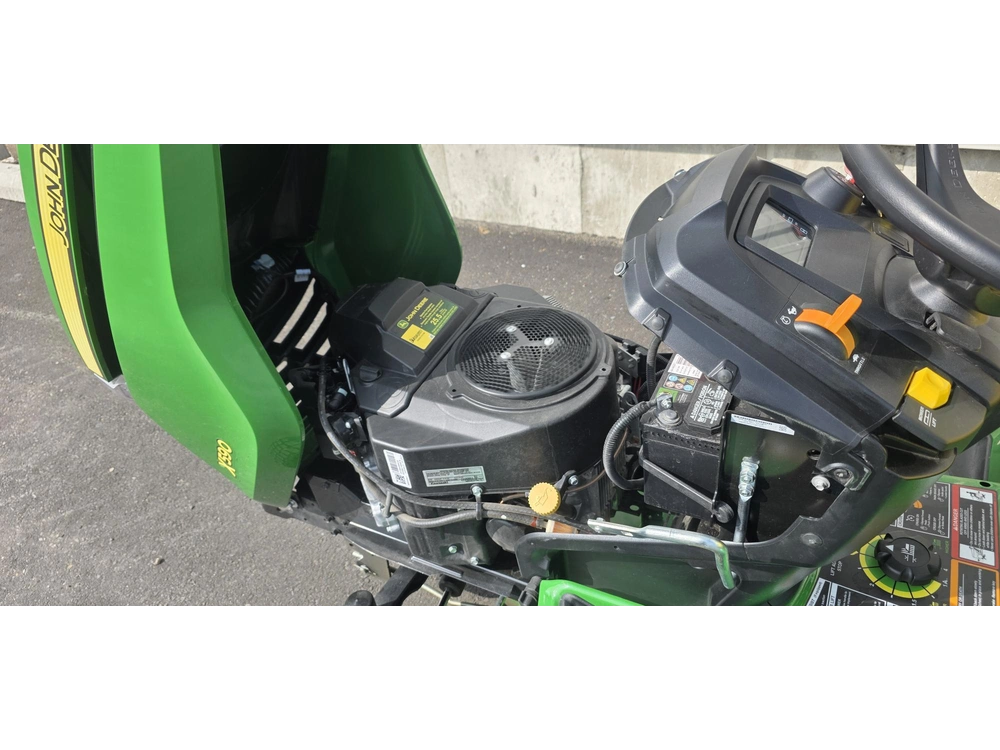 2025 John Deere X590 alt
