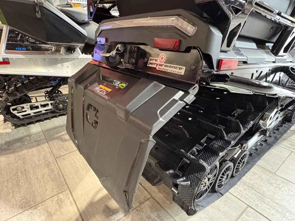 2027 Polaris 850 Titan Adventure Ultimate 1.8 alt