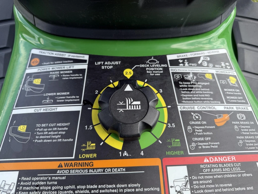 2022 John Deere X370 alt