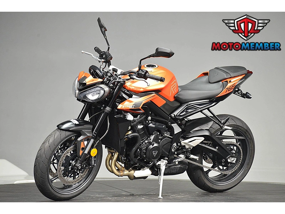 2025 Triumph Street Triple 765 R alt