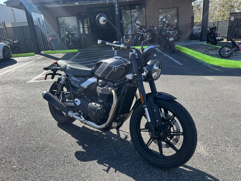 2025 Triumph Speed Twin 900 alt