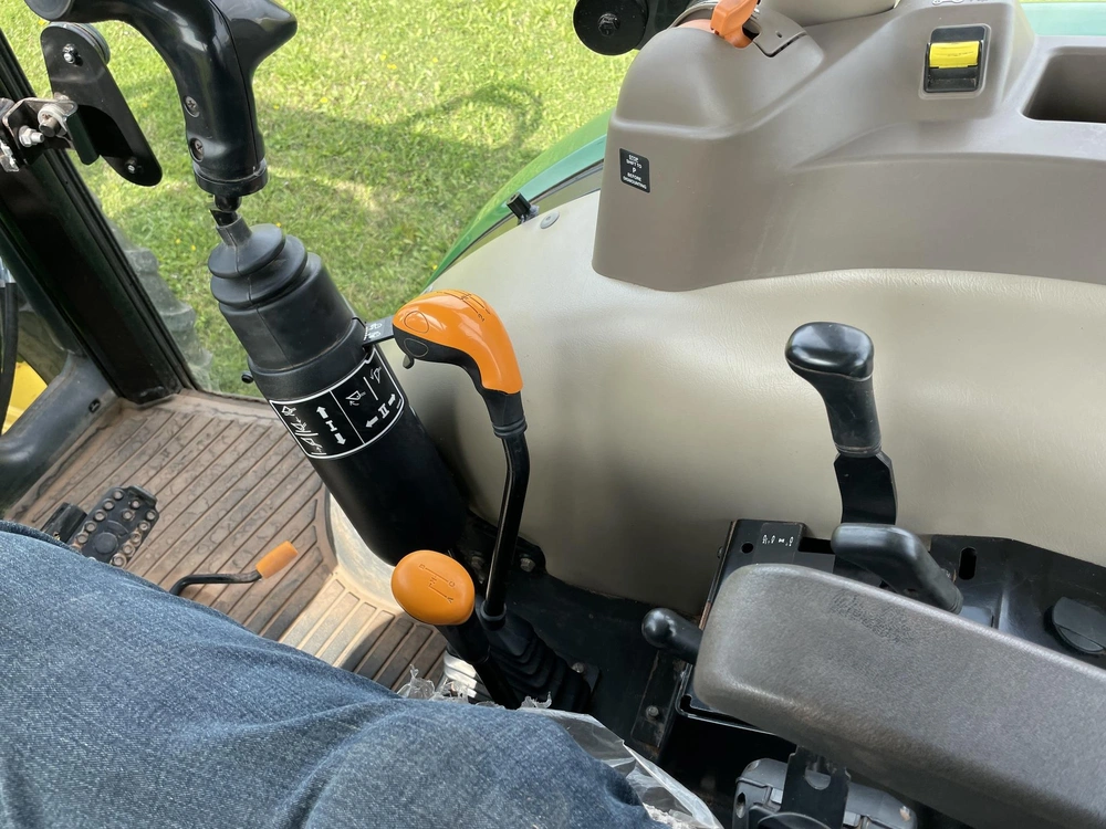 2021 John Deere 5075e alt