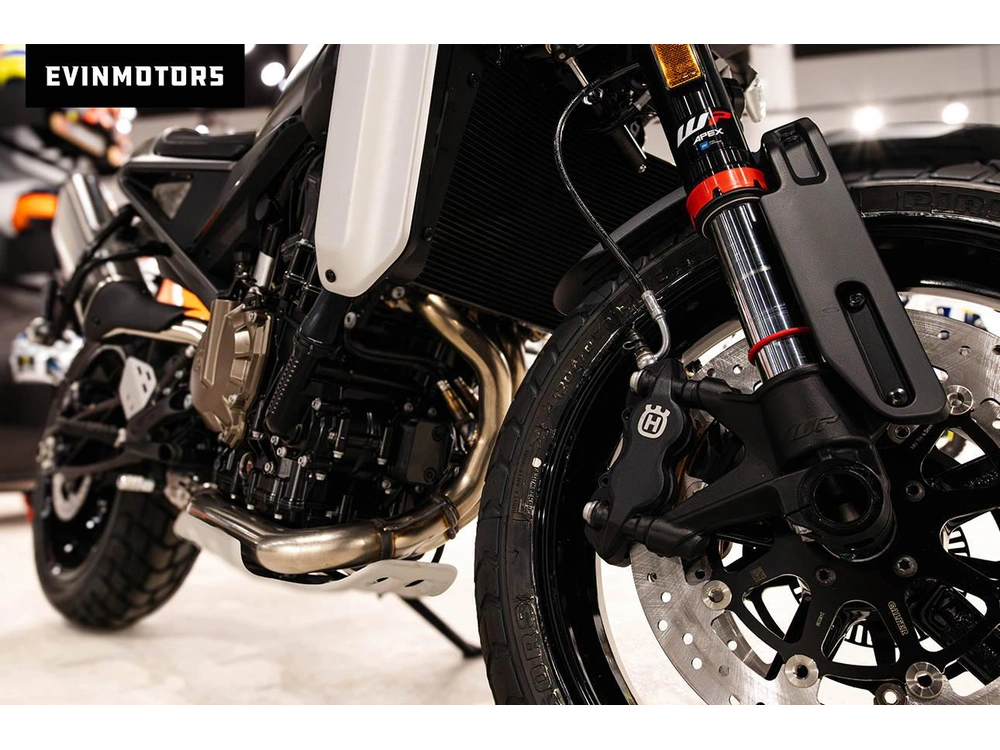 2025 Husqvarna Motorcycles Svartpilen 801
