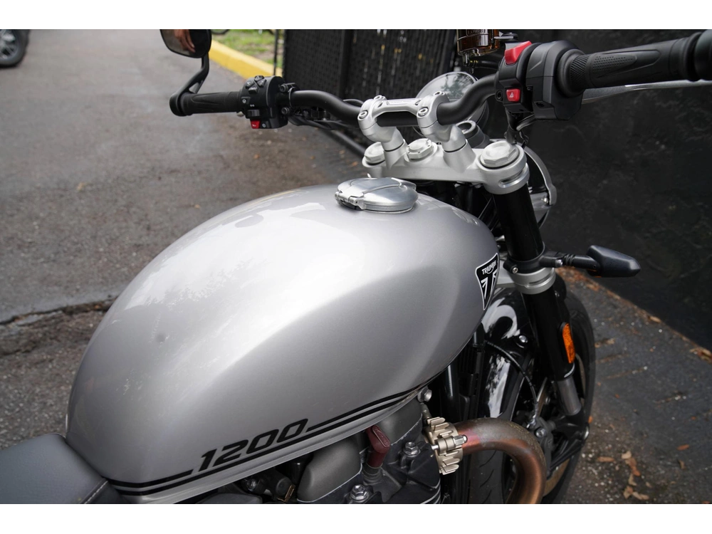 2025 Triumph Speed Twin 1200 alt