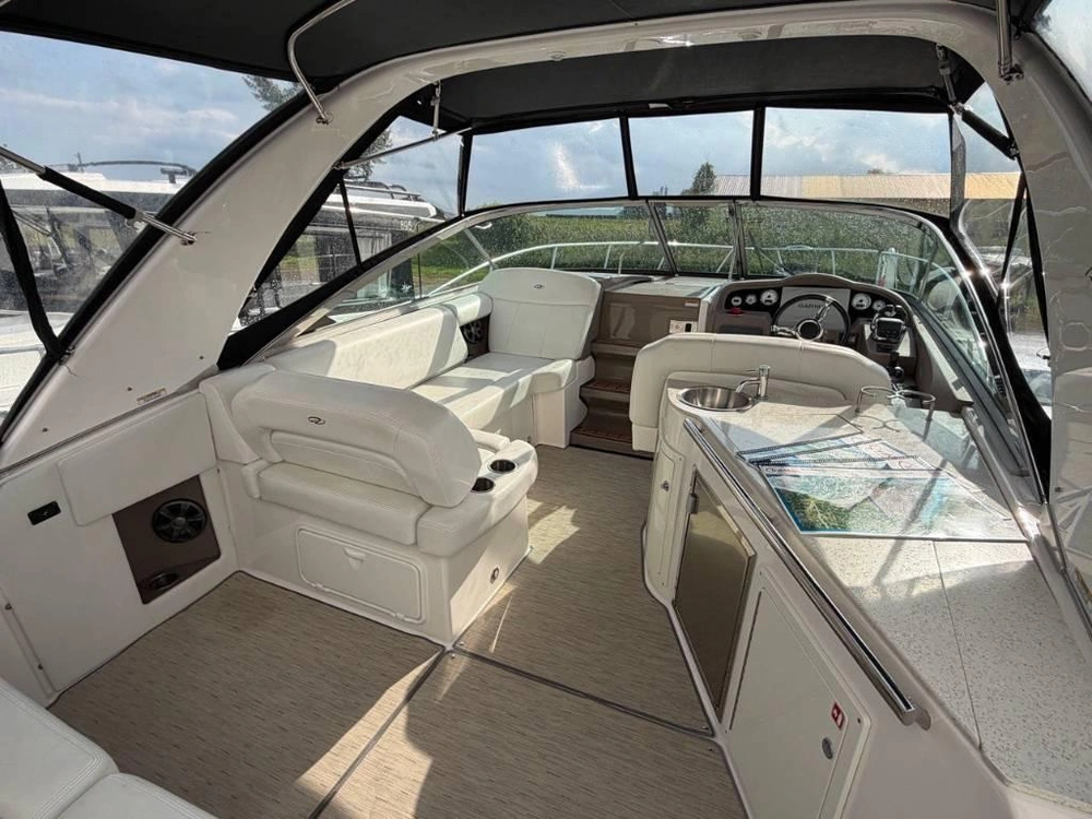 2017 Regal 32 Express alt