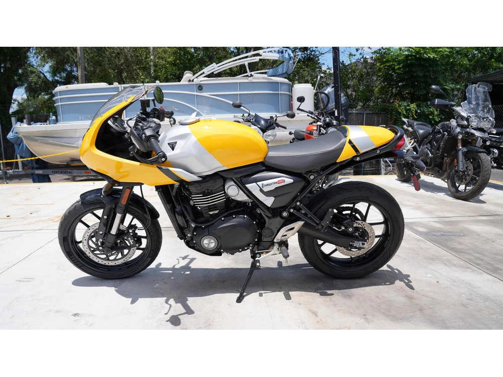 2026 Triumph Thruxton 400 alt