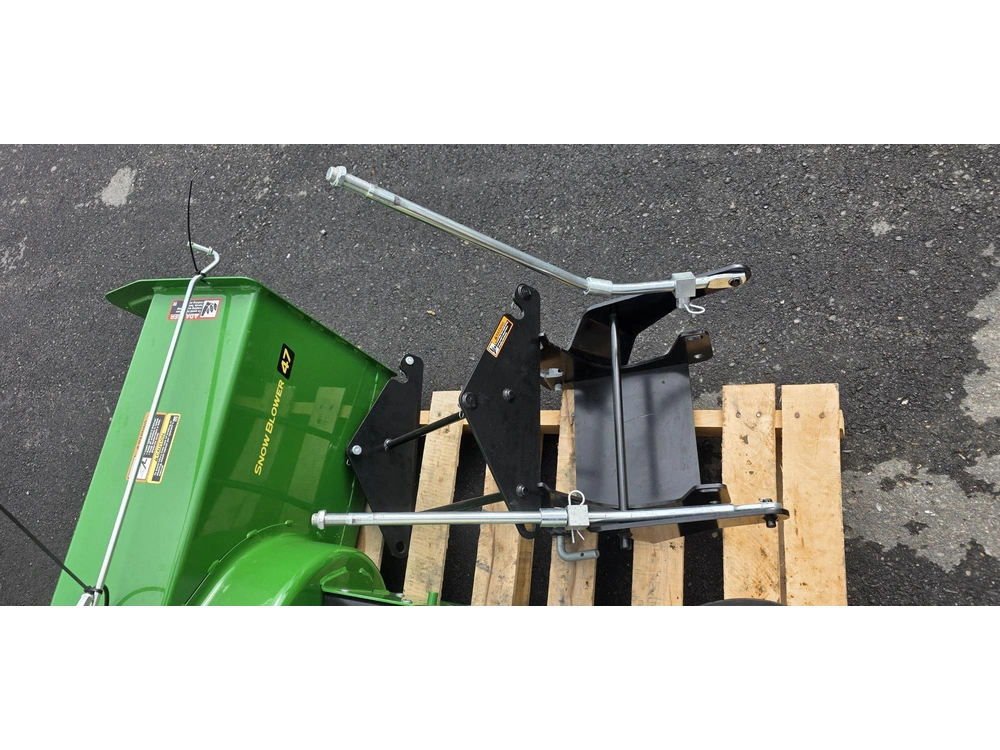 2025 John Deere X590 alt