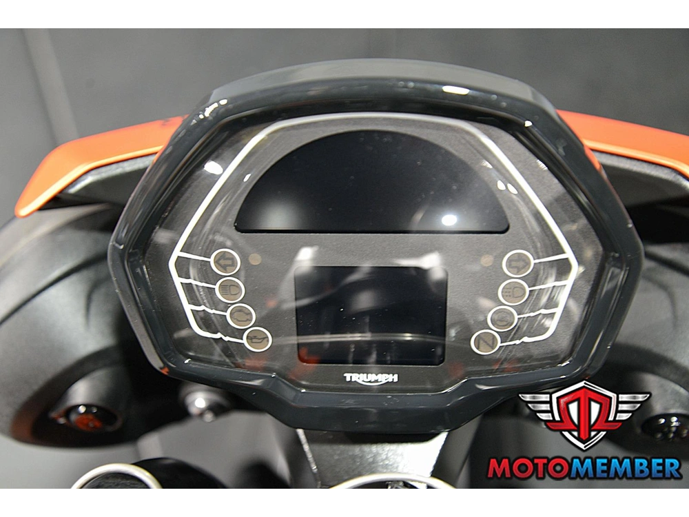2025 Triumph Street Triple 765 R alt