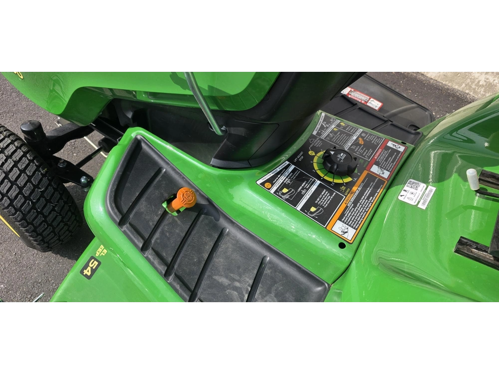 2025 John Deere X590 alt