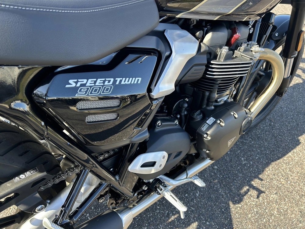 2025 Triumph Speed Twin 900 alt