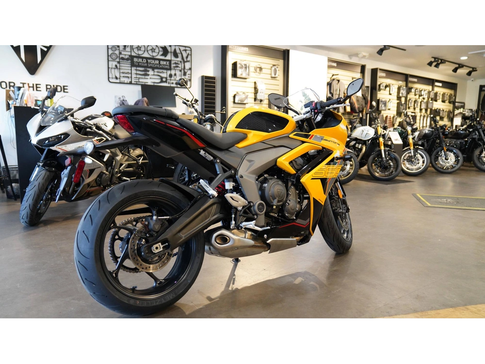 2026 Triumph Daytona 660 alt