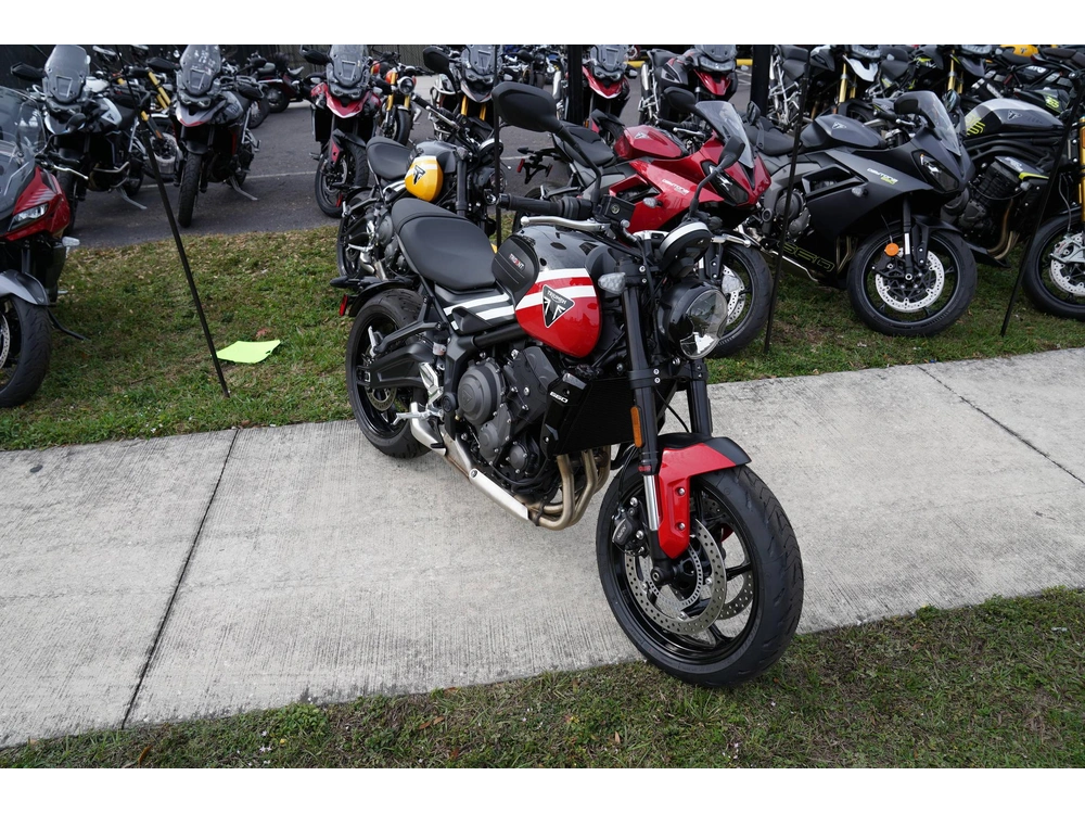 2025 Triumph Trident 660 alt