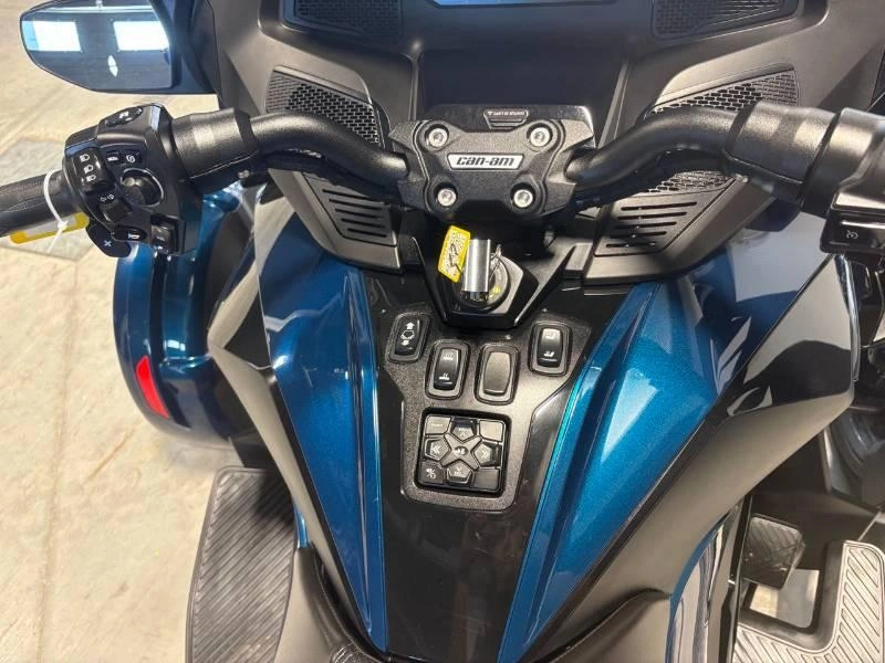 Can-am Rt Limited 2023 alt