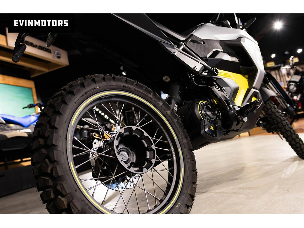 2025 Can-am 2 W Origin Ev46-27 Wh 25