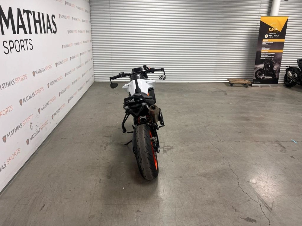 Ktm 890 Duke R 2021 alt