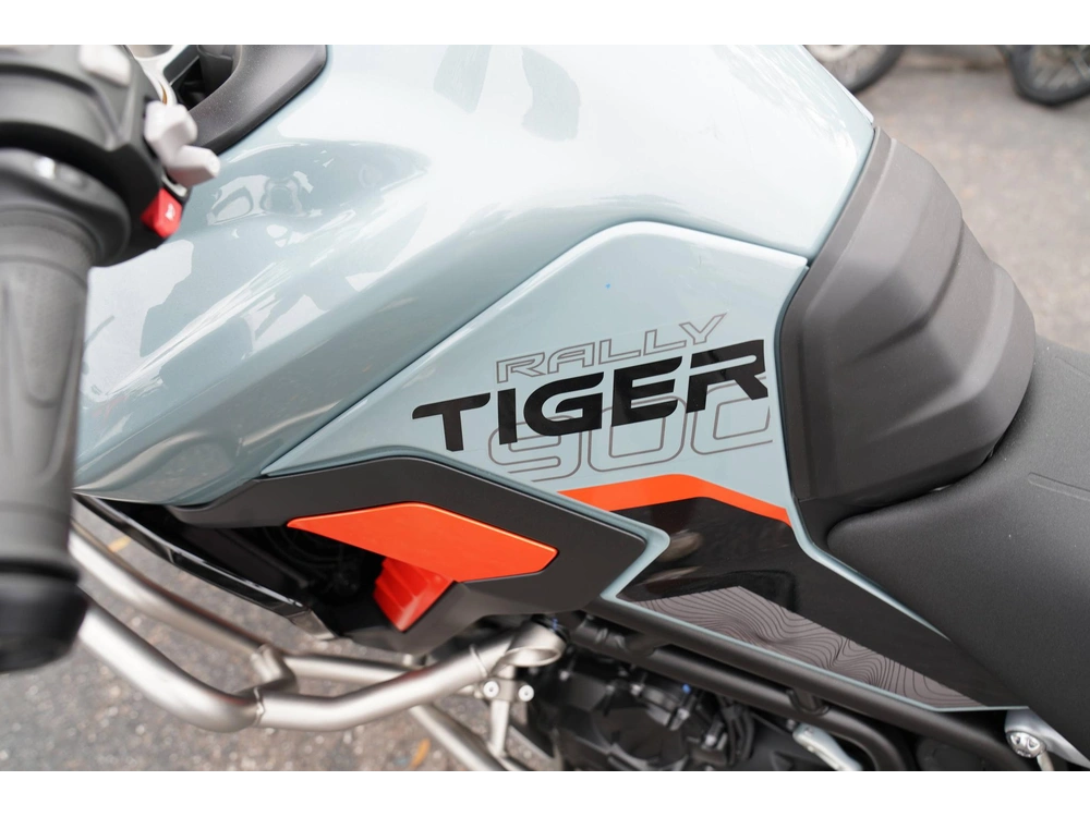 2026 Triumph Tiger 900 Desert Edition alt