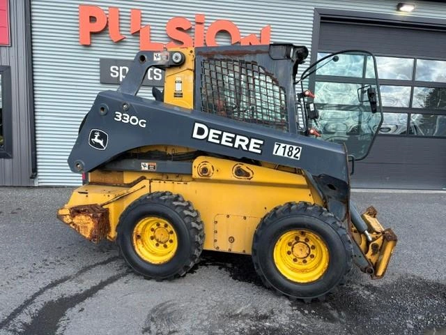John Deer 330g 2018 alt