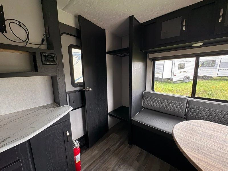 2023 Coachmen Freddom alt