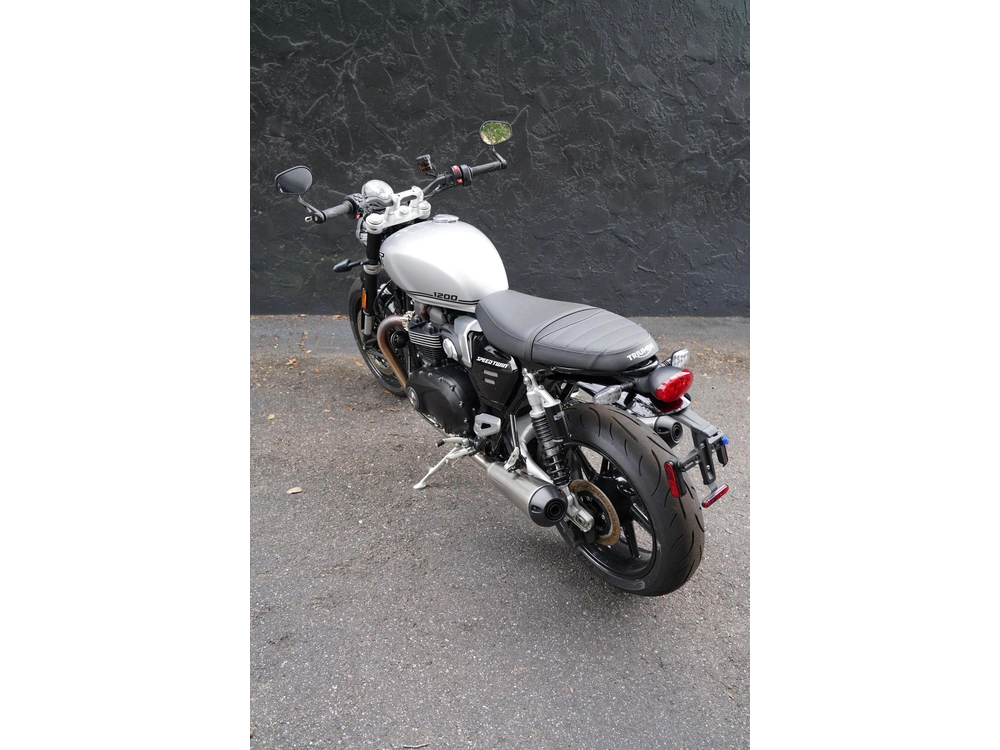 2025 Triumph Speed Twin 1200 alt