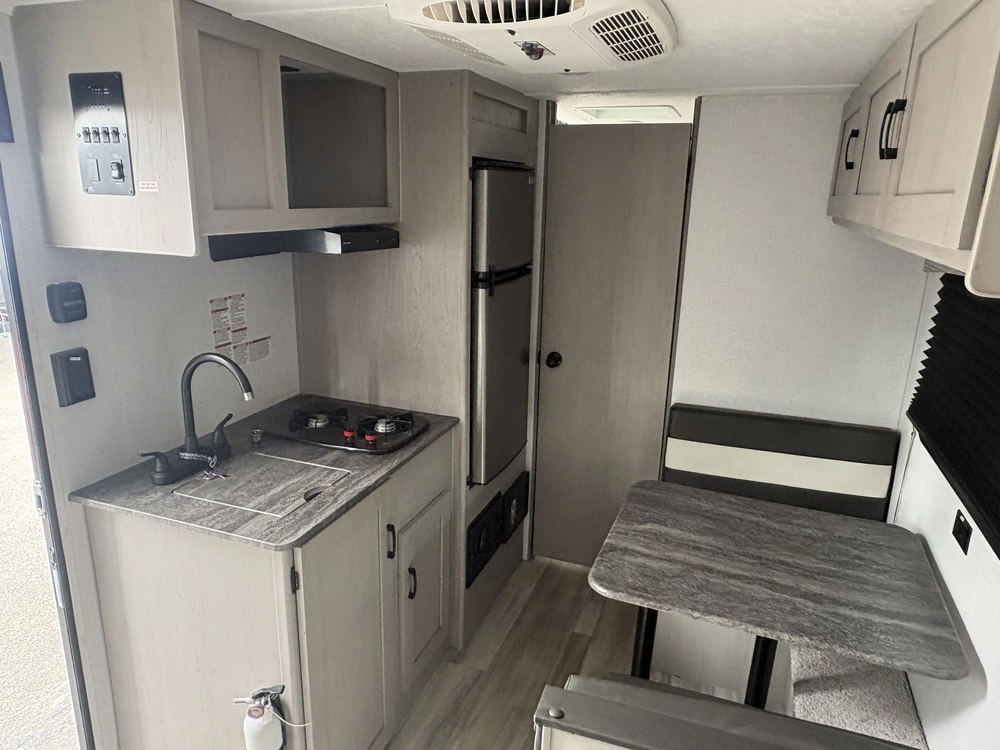 2023 Viking 17fq alt