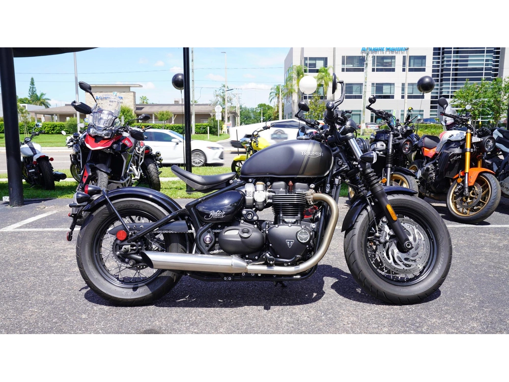 2022 Triumph Bonneville Bobber alt