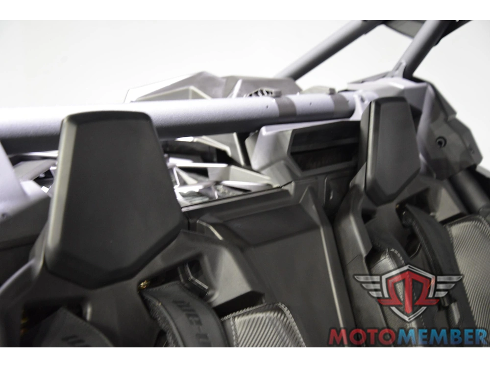2026 Can-am Maverick X3 X Rs Turbo Rr Triple Black_10.25 In Infotainment