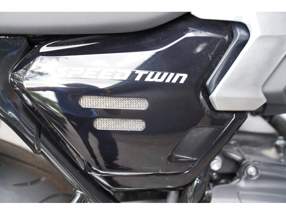 2025 Triumph Speed Twin 1200 alt