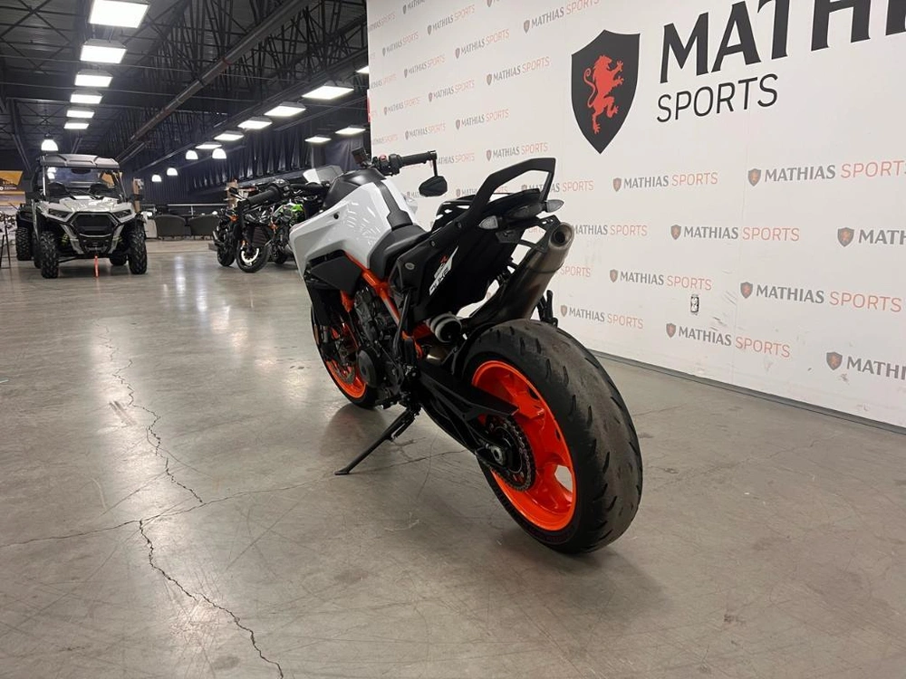 Ktm 890 Duke R 2021 alt