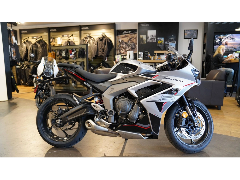 2026 Triumph Daytona 660 alt