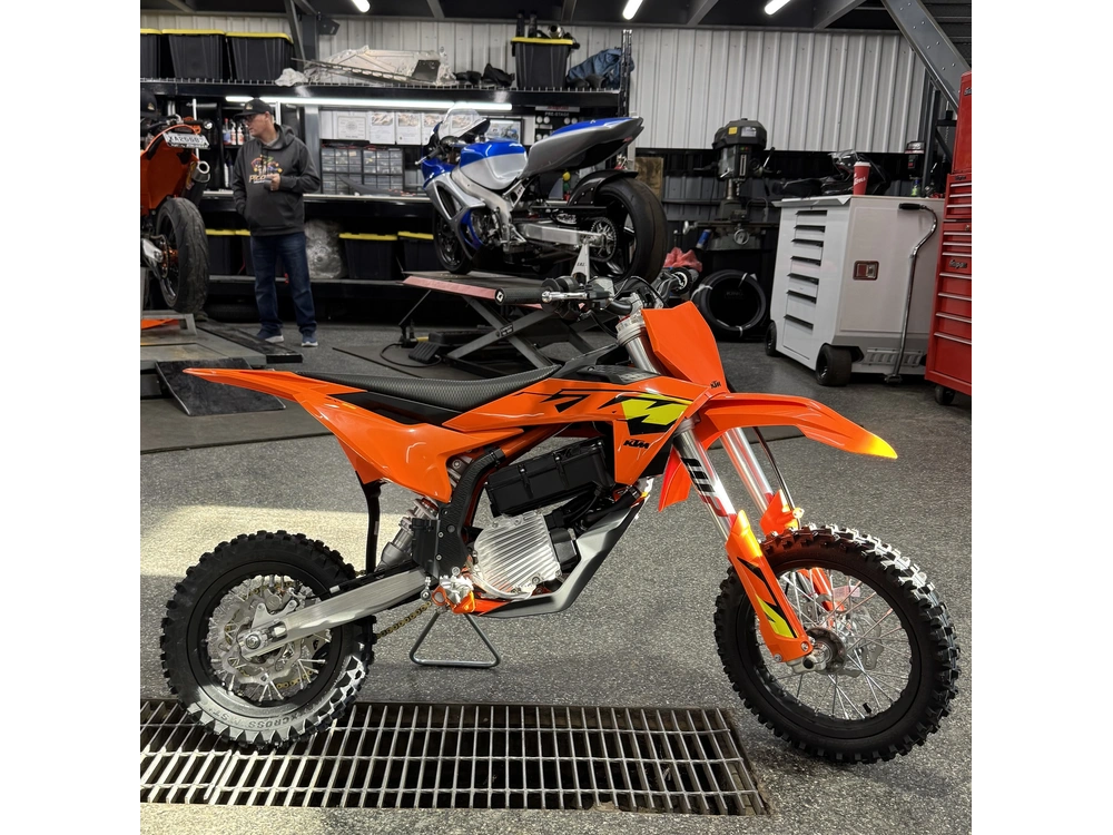 2027 Ktm Sx-e5 alt
