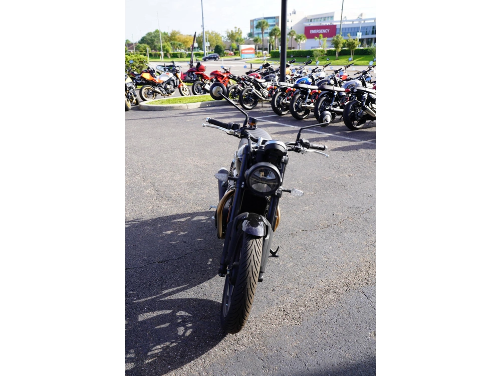 2025 Triumph Speed Twin 900 alt