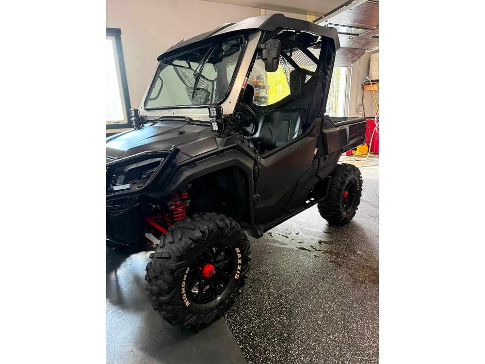 Honda Pioneer 1000-3 2017 alt