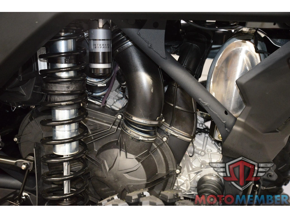 2026 Can-am Maverick X3 X Rs Turbo Rr Triple Black_10.25 In Infotainment